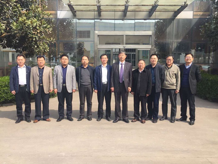 刘传玺对张鹏和陈士成的热情接待表示感谢,他首先介绍了山东科技大学